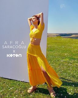 Afra Saraçoglu feet photo thumbnail
