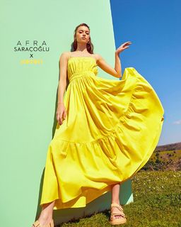 Afra Saraçoglu feet photo thumbnail