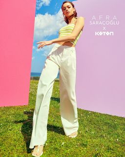 Afra Saraçoglu feet photo thumbnail