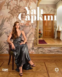 Afra Saraçoglu feet photo thumbnail