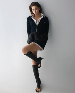 Afra Saraçoglu feet photo thumbnail