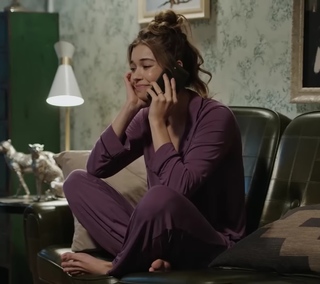 Afra Saraçoglu feet photo thumbnail