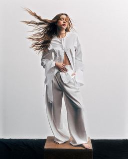 Afra Saraçoglu feet photo thumbnail