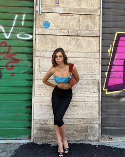 Afra Saraçoglu feet photo thumbnail