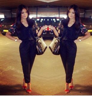Afshan Azad feet photo 11