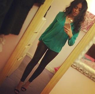 Afshan Azad feet photo 5