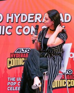 Afshan Azad feet photo 12