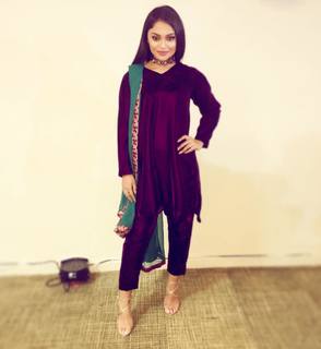 Afshan Azad feet photo 7