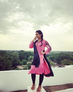Afshan Azad feet photo 4