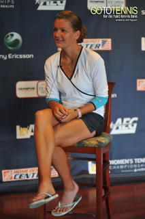 Aga Radwanska feet photo thumbnail