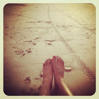 Agam Darshi feet photo 14
