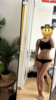 Agata Fak feet photo thumbnail