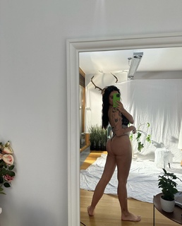 Agata Fak feet photo thumbnail