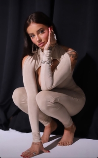 Agata Fak feet photo thumbnail