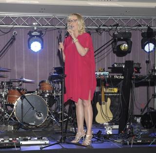 Agata Mlynarska feet photo thumbnail