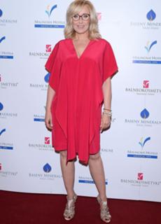 Agata Mlynarska feet photo thumbnail