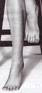 Agata Mlynarska feet photo thumbnail