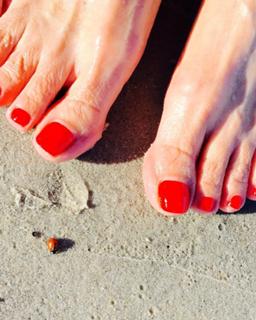 Agata Mlynarska feet photo thumbnail