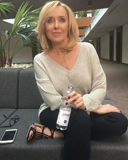 Agata Mlynarska feet photo thumbnail