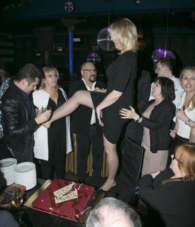 Agata Mlynarska feet photo thumbnail