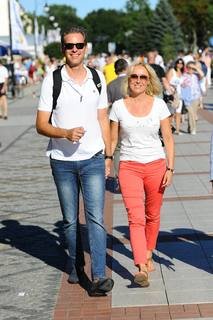 Agata Mlynarska feet photo thumbnail