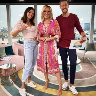 Agata Mlynarska feet photo thumbnail