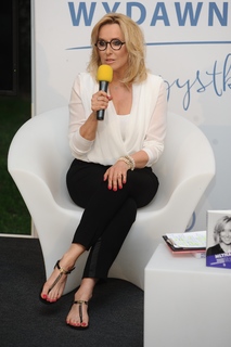 Agata Mlynarska feet photo thumbnail