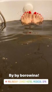 Agata Mlynarska feet photo thumbnail