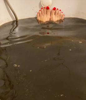 Agata Mlynarska feet photo thumbnail