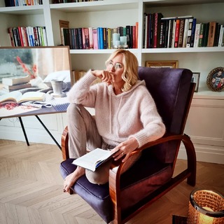 Agata Mlynarska feet photo thumbnail