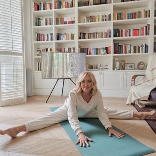 Agata Mlynarska feet photo thumbnail