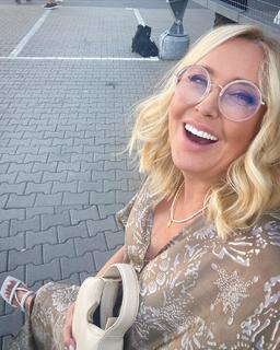 Agata Mlynarska feet photo thumbnail