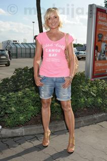 Agata Mlynarska feet photo thumbnail