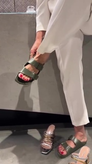 Agata Mlynarska feet photo thumbnail