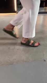 Agata Mlynarska feet photo thumbnail