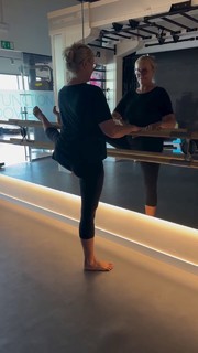 Agata Mlynarska feet photo thumbnail