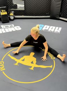Agata Mlynarska feet photo 9