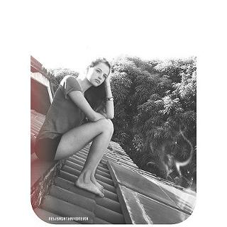 Agatha Moreira feet photo thumbnail