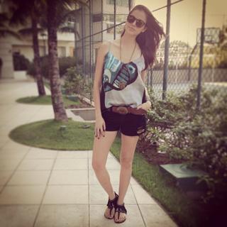 Agatha Moreira feet photo thumbnail