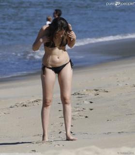 Agatha Moreira feet photo thumbnail