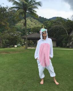 Agatha Moreira feet photo thumbnail