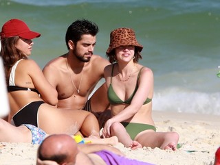 Agatha Moreira feet photo thumbnail