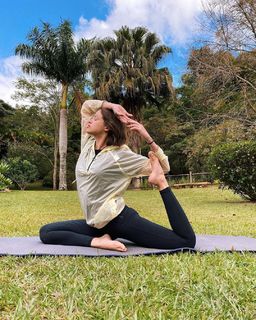 Agatha Moreira feet photo thumbnail