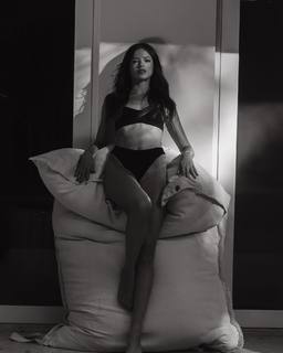 Agatha Moreira feet photo thumbnail