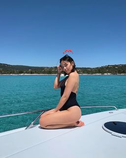 Agathe Auproux feet photo thumbnail