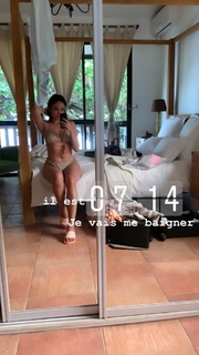 Agathe Auproux feet photo thumbnail
