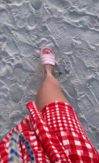 Agathe Auproux feet photo thumbnail