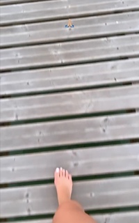 Agathe Auproux feet photo thumbnail