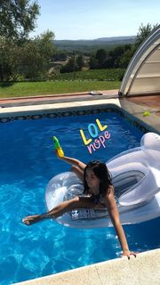 Agathe Auproux feet photo thumbnail