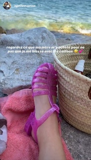 Agathe Auproux feet photo thumbnail